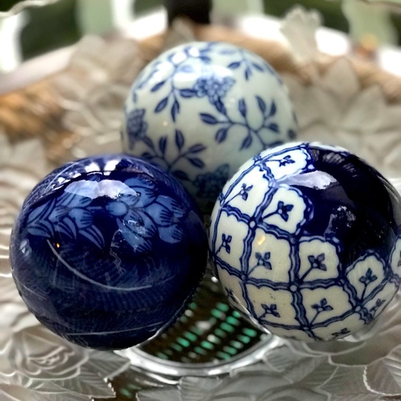 Vintage blue & white ceramic chinoiserie orbs - set of 3 - grandmillennial